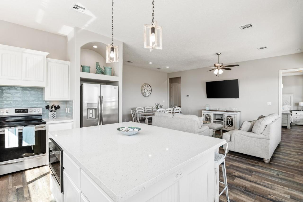 Stylish 4Br Crystal Beach Retreat Walk To Beach Bolivar Peninsula Exteriör bild