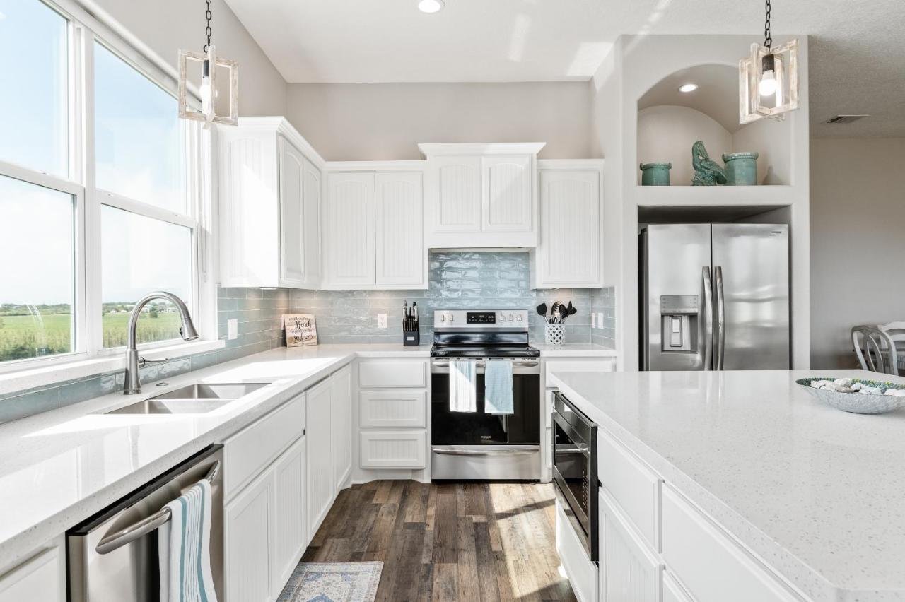 Stylish 4Br Crystal Beach Retreat Walk To Beach Bolivar Peninsula Exteriör bild
