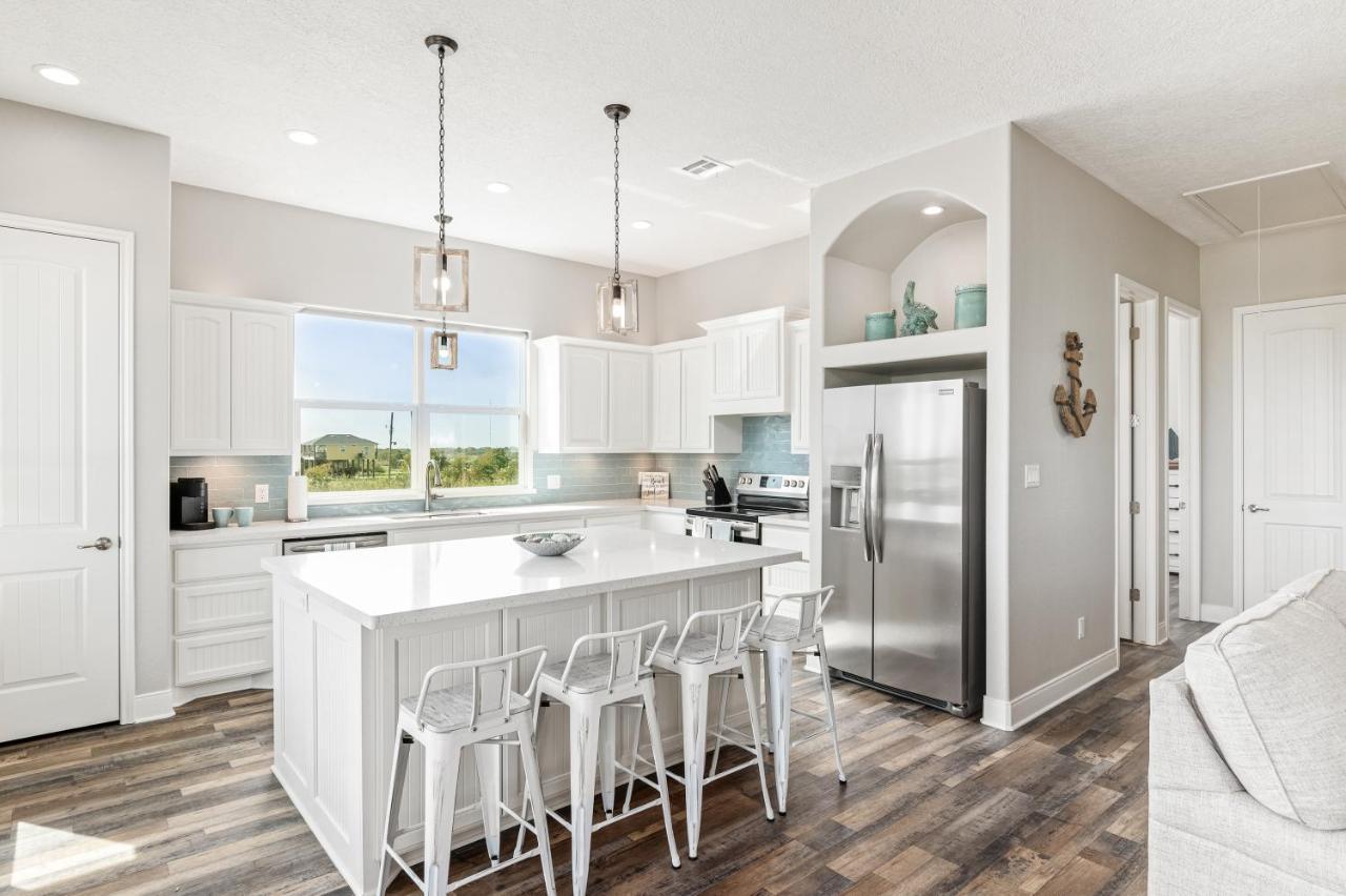 Stylish 4Br Crystal Beach Retreat Walk To Beach Bolivar Peninsula Exteriör bild