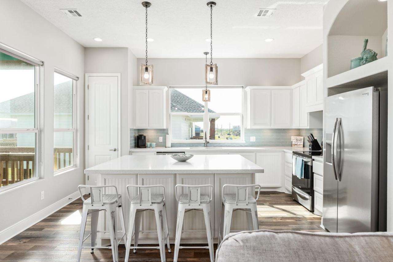Stylish 4Br Crystal Beach Retreat Walk To Beach Bolivar Peninsula Exteriör bild