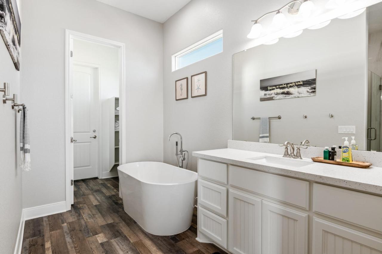 Stylish 4Br Crystal Beach Retreat Walk To Beach Bolivar Peninsula Exteriör bild